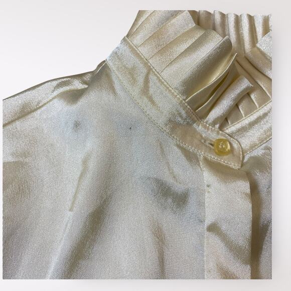 St. John Vintage 80’s Cream Satin Blouse Pleated Collar Size 6 - Picture 4 of 10